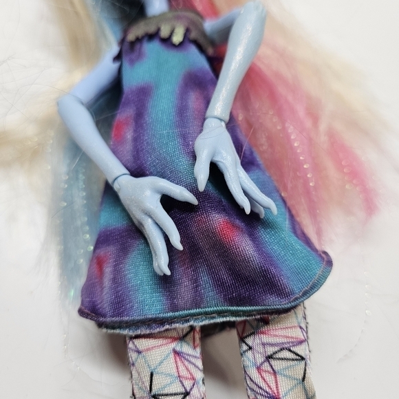 Monster High Picture Day Abbey Bominable Doll - Picture 4 of 4